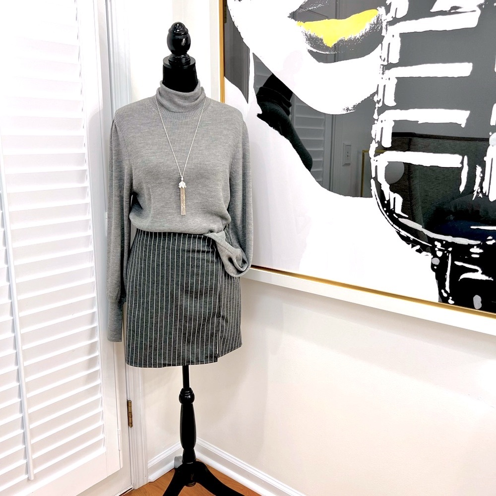 NWT Altar’d State Dark Grey and White Mini Skirt w/Side Slit, Size L